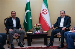 I.R. Iran, Ministry of Foreign Affairs- Pakistans army chief meets Iranian Foreign Minister in Tehran